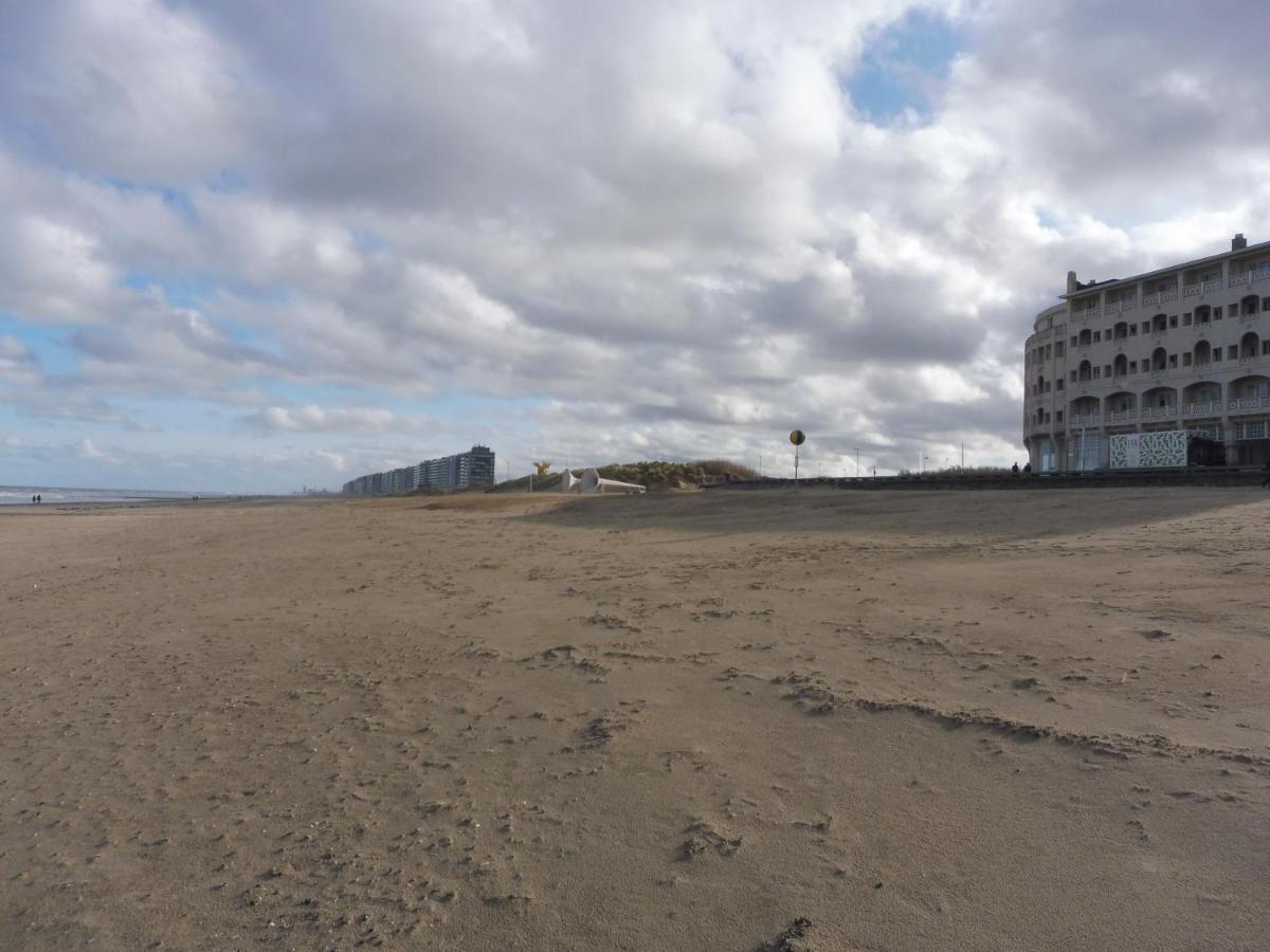 Studio On The Beach With Sea View Middelkerke Luaran gambar